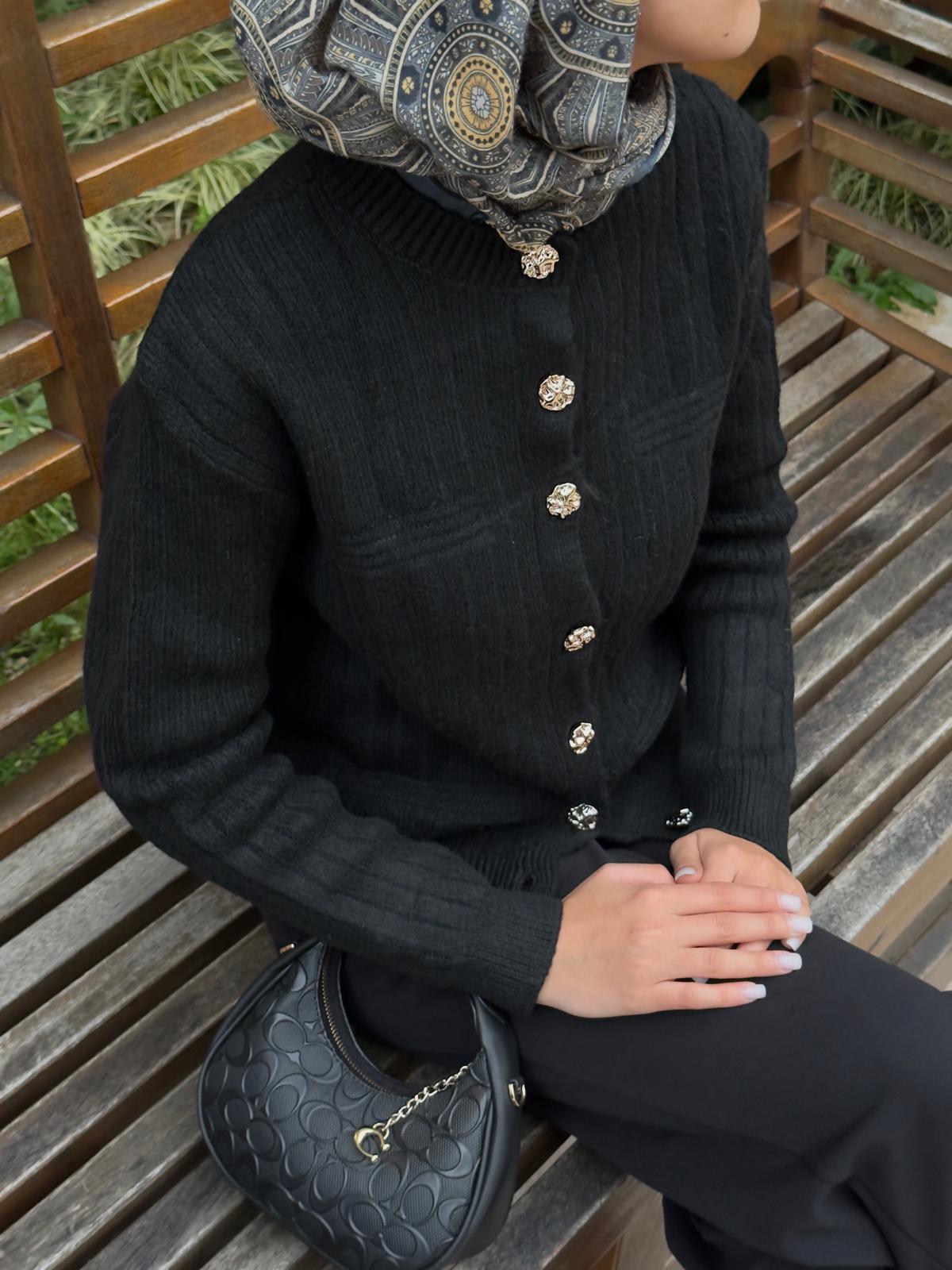 Yün Karışımlı Siyah Hırka